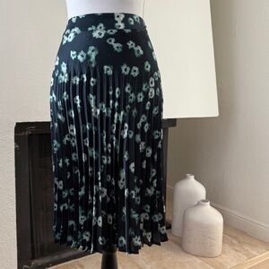 Vera Wang Women's Skirt Teal Blue Green Floral Pleated Knee Length Satin Size M
